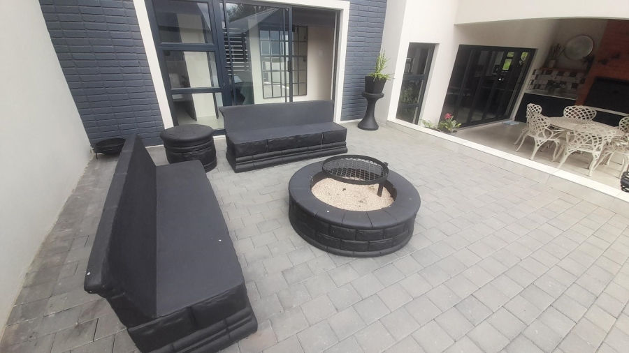 4 Bedroom Property for Sale in Meerhof North West